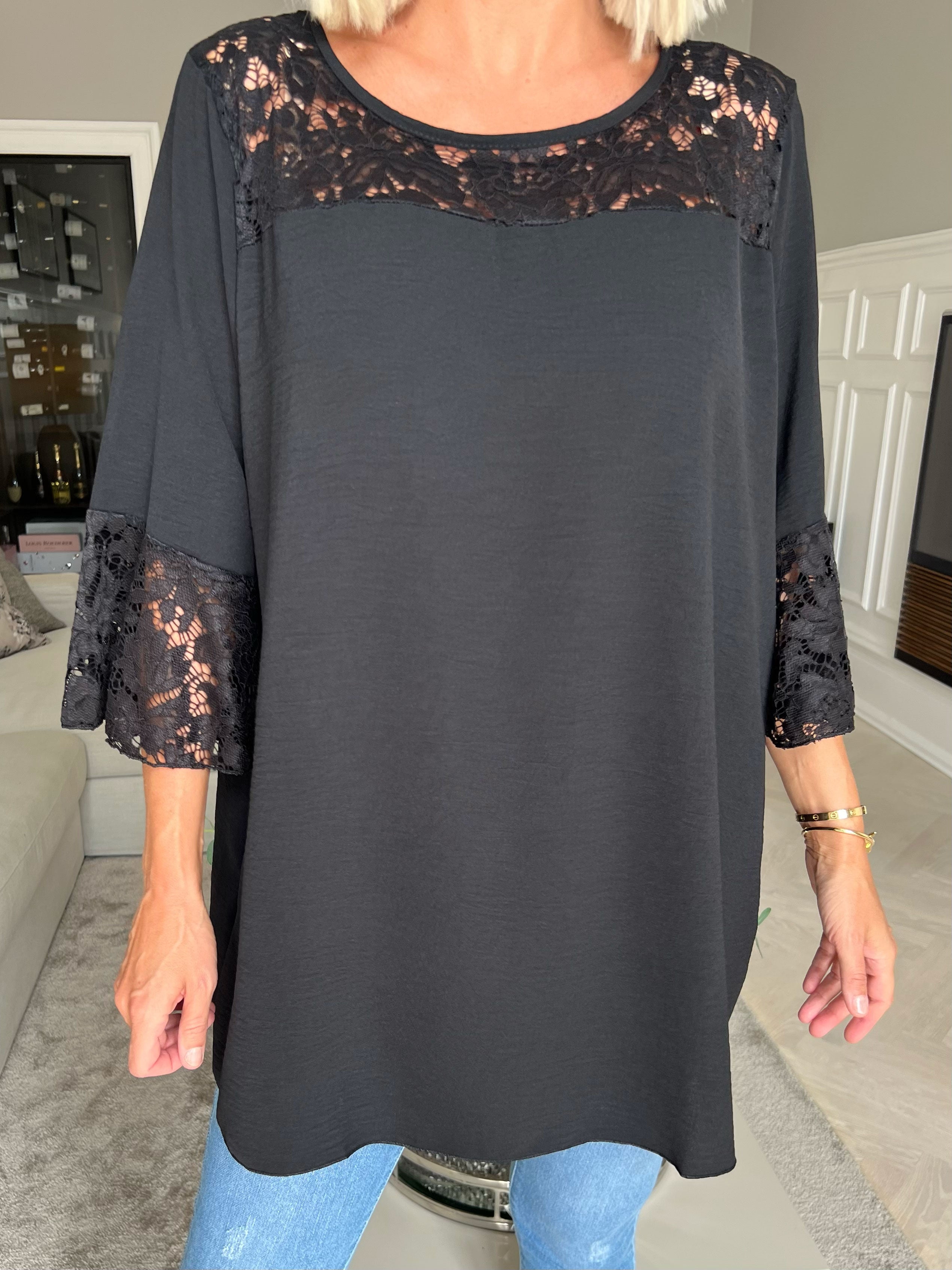 Amanda - Sød simpel tunika med blonde